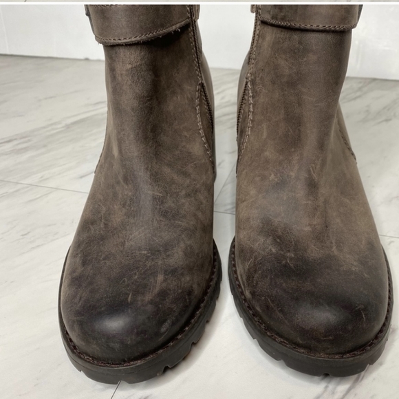 Clarks Verona Buckle Brown Heeled Bootie 8.5 M - Picture 3 of 10